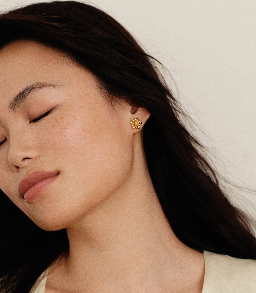 Fragrant Plumeria Amber Earrings - Gold