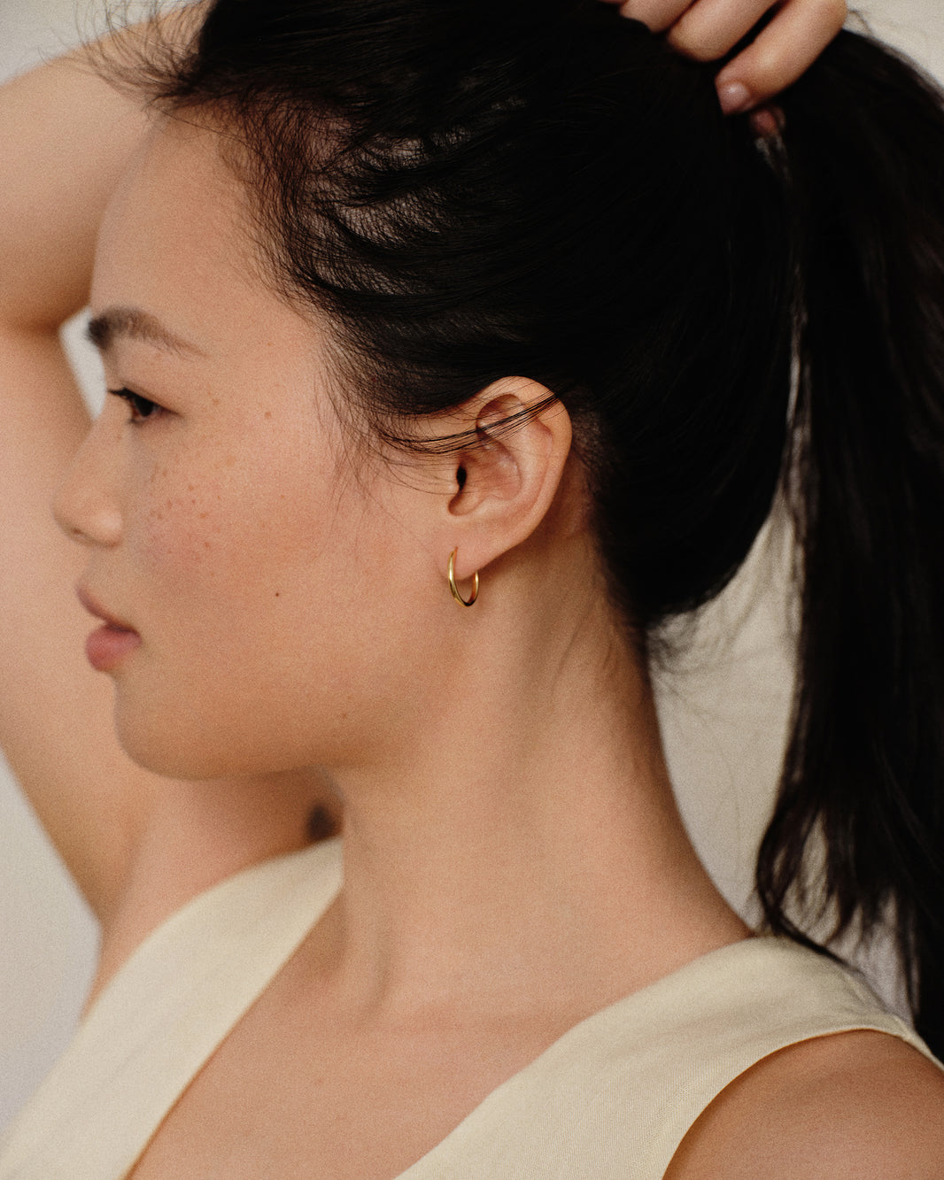 Oval Hoop Earrings - Gold